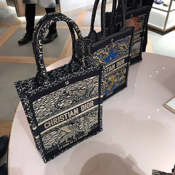 入手困難!ディオール ミニ ヴァーティカル ブックトート 偽物